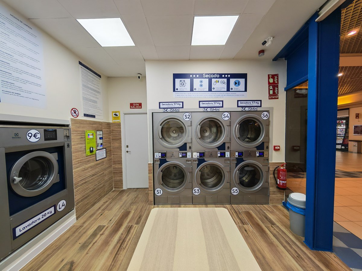 Zona de secadoras de Sunson Laundry